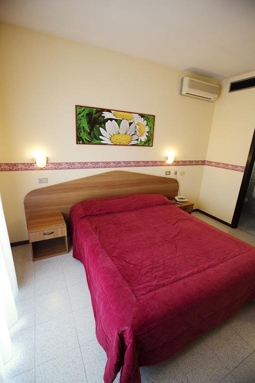 Hotel Ganfo Sirmione Room photo
